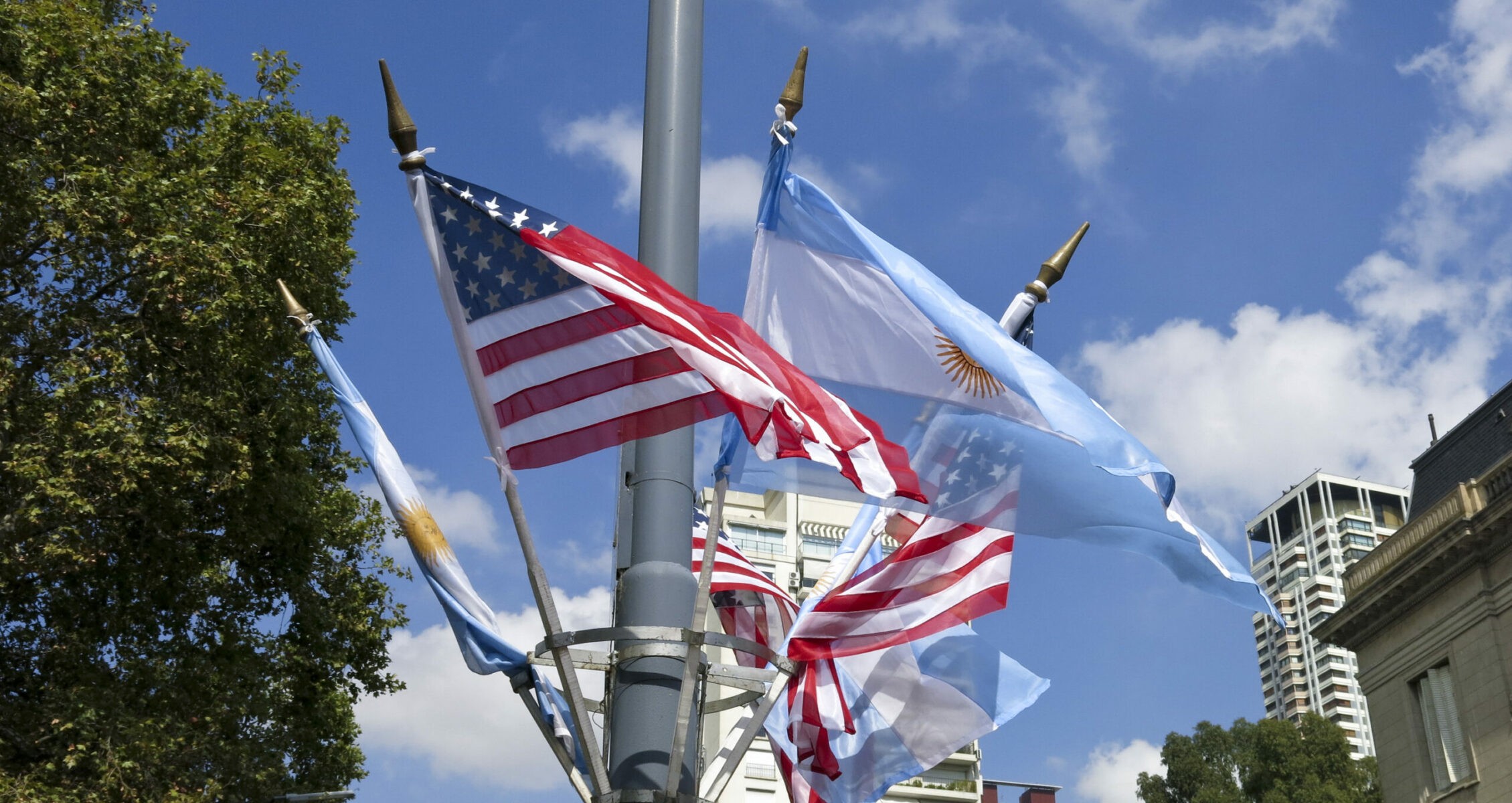 Falsa ameaça de bomba fecha Embaixada dos Estados Unidos na Argentina