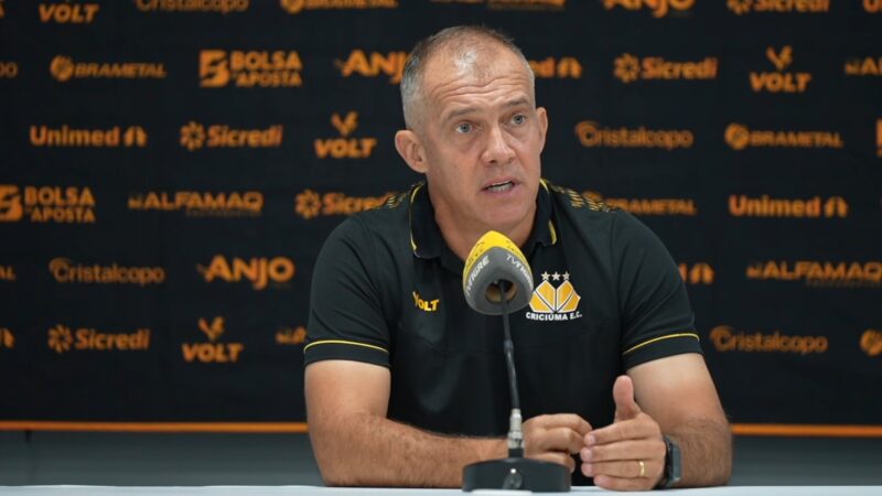 Técnico do Criciúma aponta logística como fator do “insucesso do futebol brasileiro”