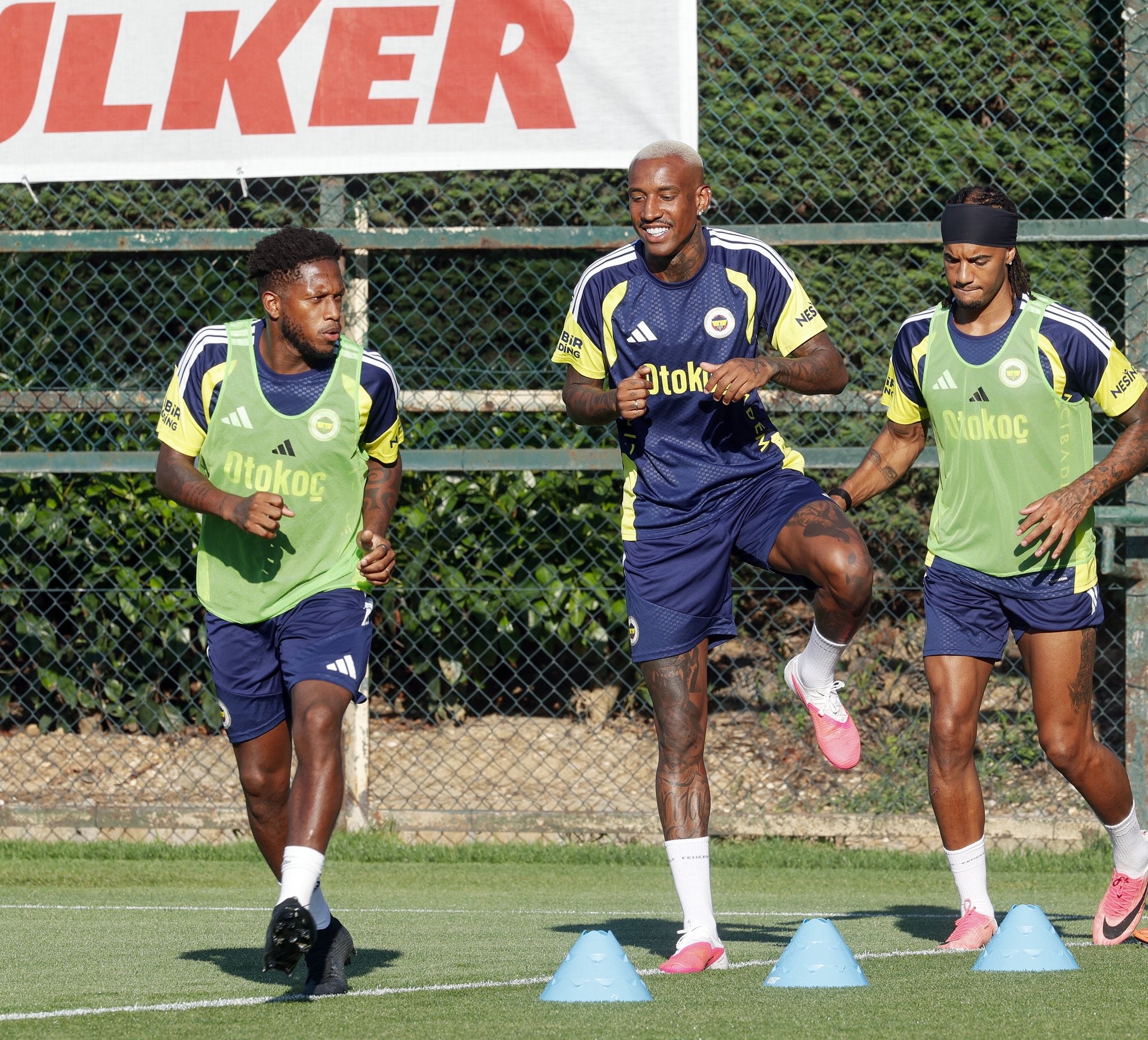 Com Atlético-MG de olho, empresário de Fred viaja para se reunir com Fenerbahçe