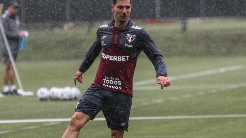 E o Cédric? Lateral não deve ficar, mas São Paulo ainda busca clubes interessados