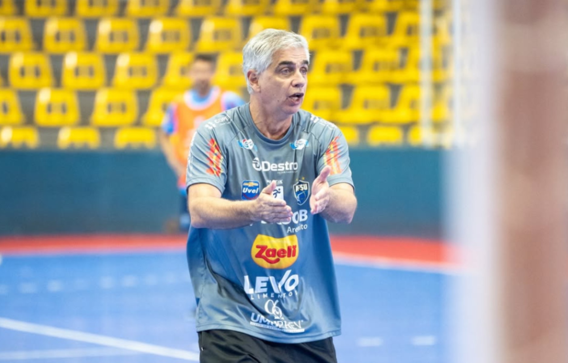 Futsal: técnico do Umuarama é internado com trombose