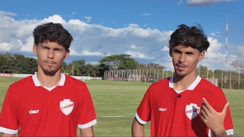 Irmãos gêmeos se destacam na base do Vila Nova e “confundem” os adversários; vídeo