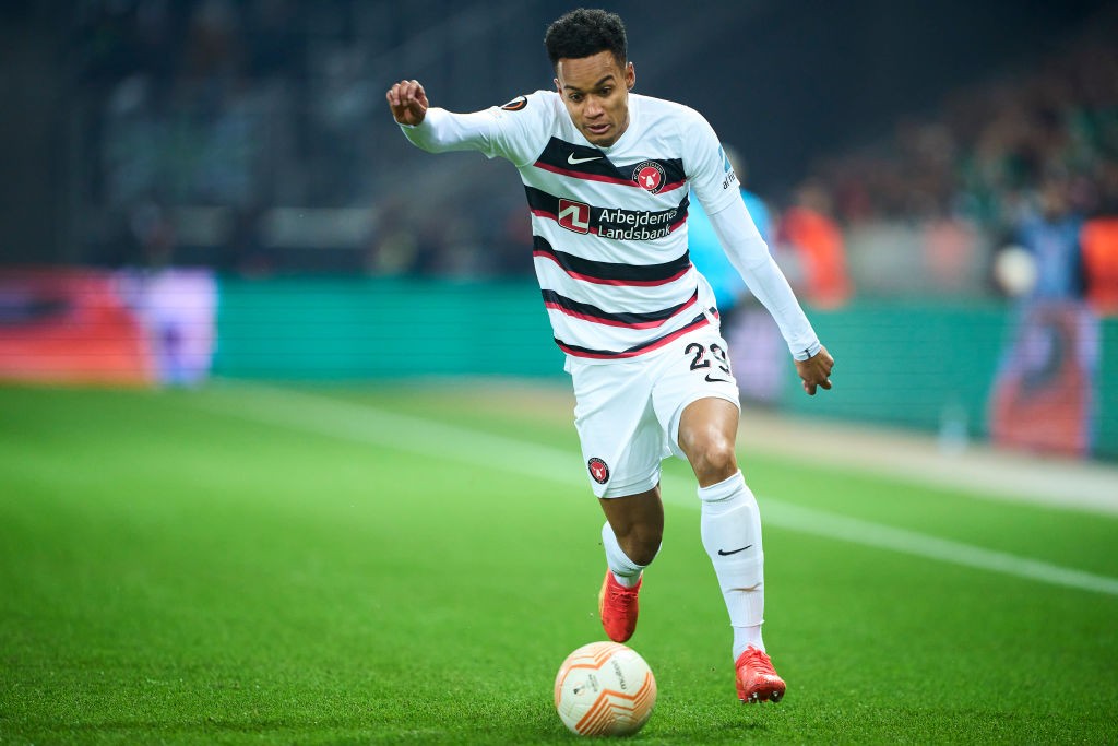 Botafogo acerta contratação do lateral-esquerdo Paulinho, do Midtjylland