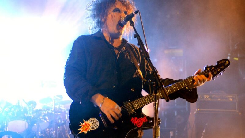 Vocalista do The Cure critica Show do Intervalo na final da Copa do Mundo: “Ideia idiota”