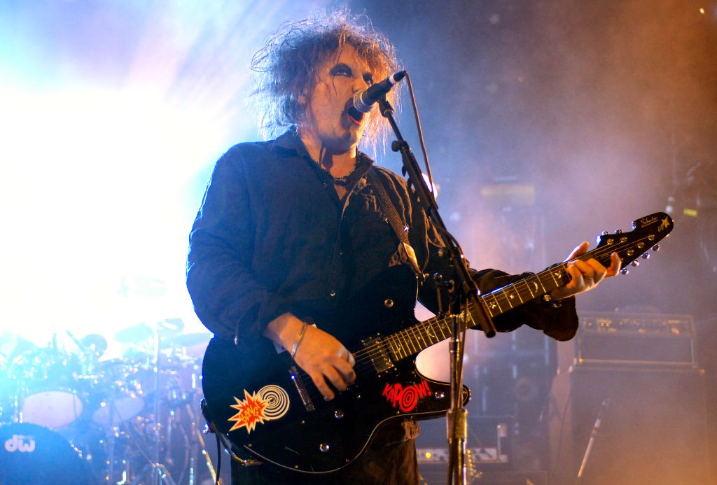 Vocalista do The Cure critica Show do Intervalo na final da Copa do Mundo: “Ideia idiota”