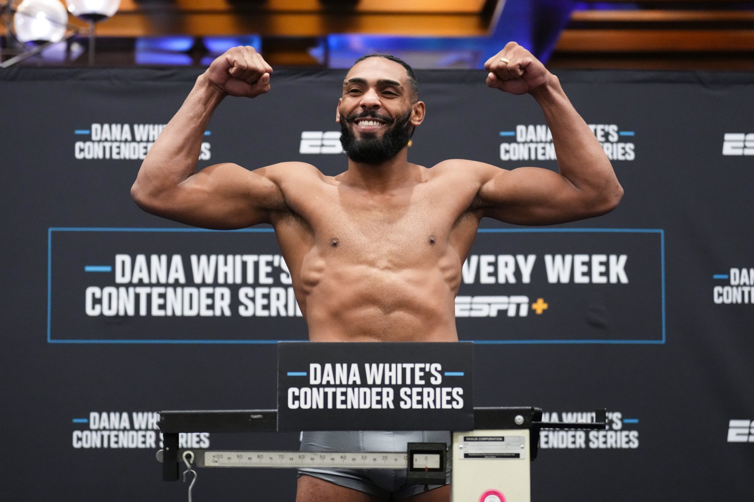 Ex-lutador do UFC é preso em flagrante e admite agressão em esposa