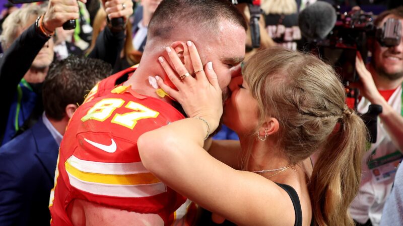 Jogadores dos Chiefs e rival na NFL são esperados em casamento de Kelce e Swift