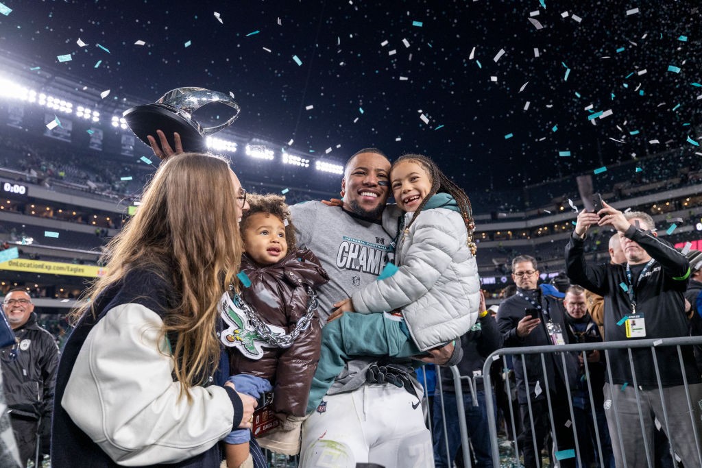 Campeão do Super Bowl, Saquon Barkley tem casa invadida enquanto estava com a família