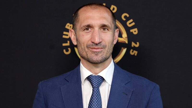 Chiellini é o favorito para substituir Maldini na seleção italiana, diz jornal