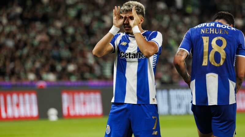 William Gomes, ex-São Paulo, vence prêmio de gol do ano em Portugal com golaço pelo Porto
