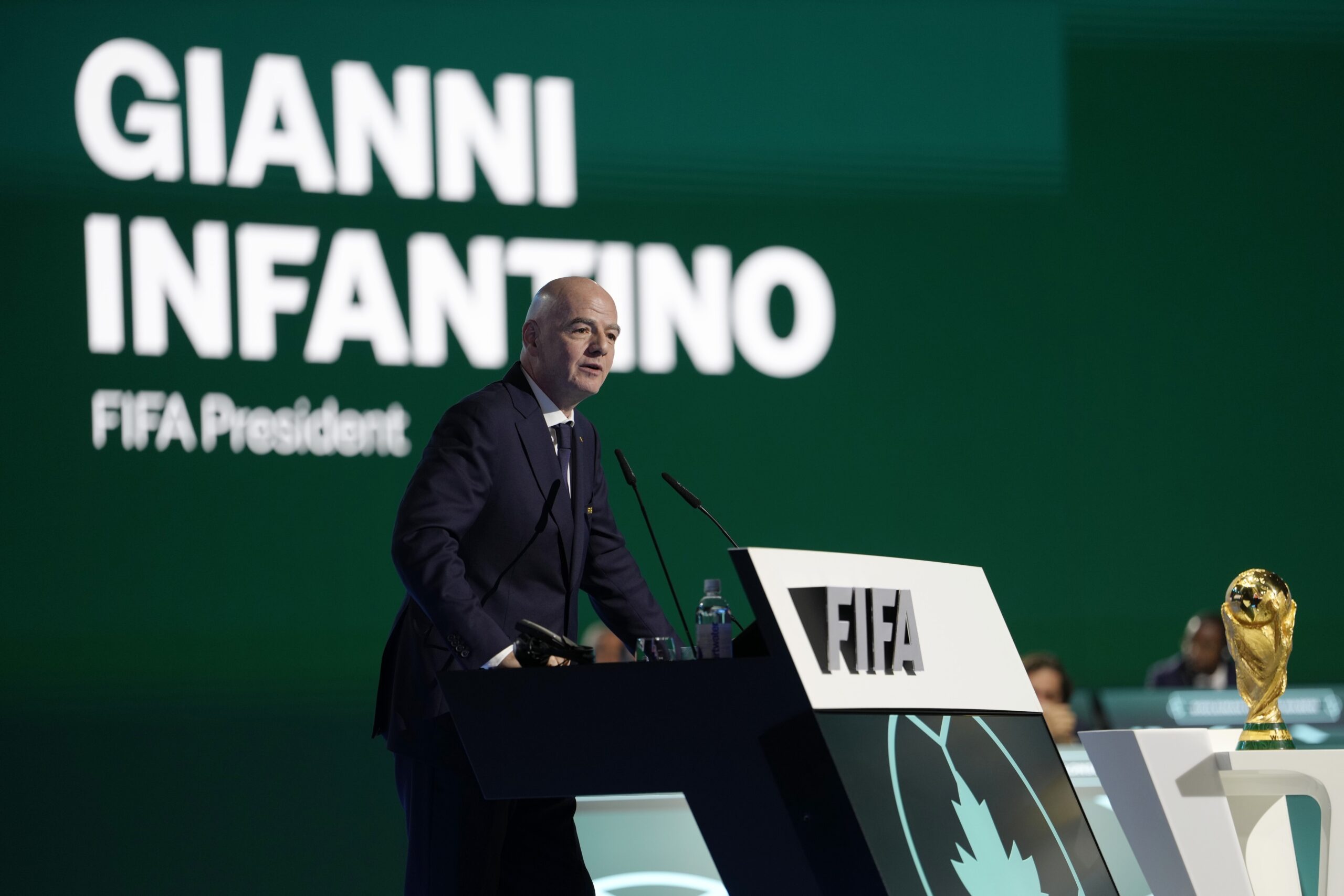 FIFA à Venda: como a húbris de Infantino colocou sua própria reeleição em xeque