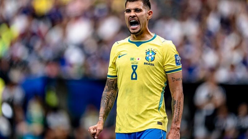 Bruno Guimarães entra em top 10 de melhores jogadores da Copa de site americano; veja ranking