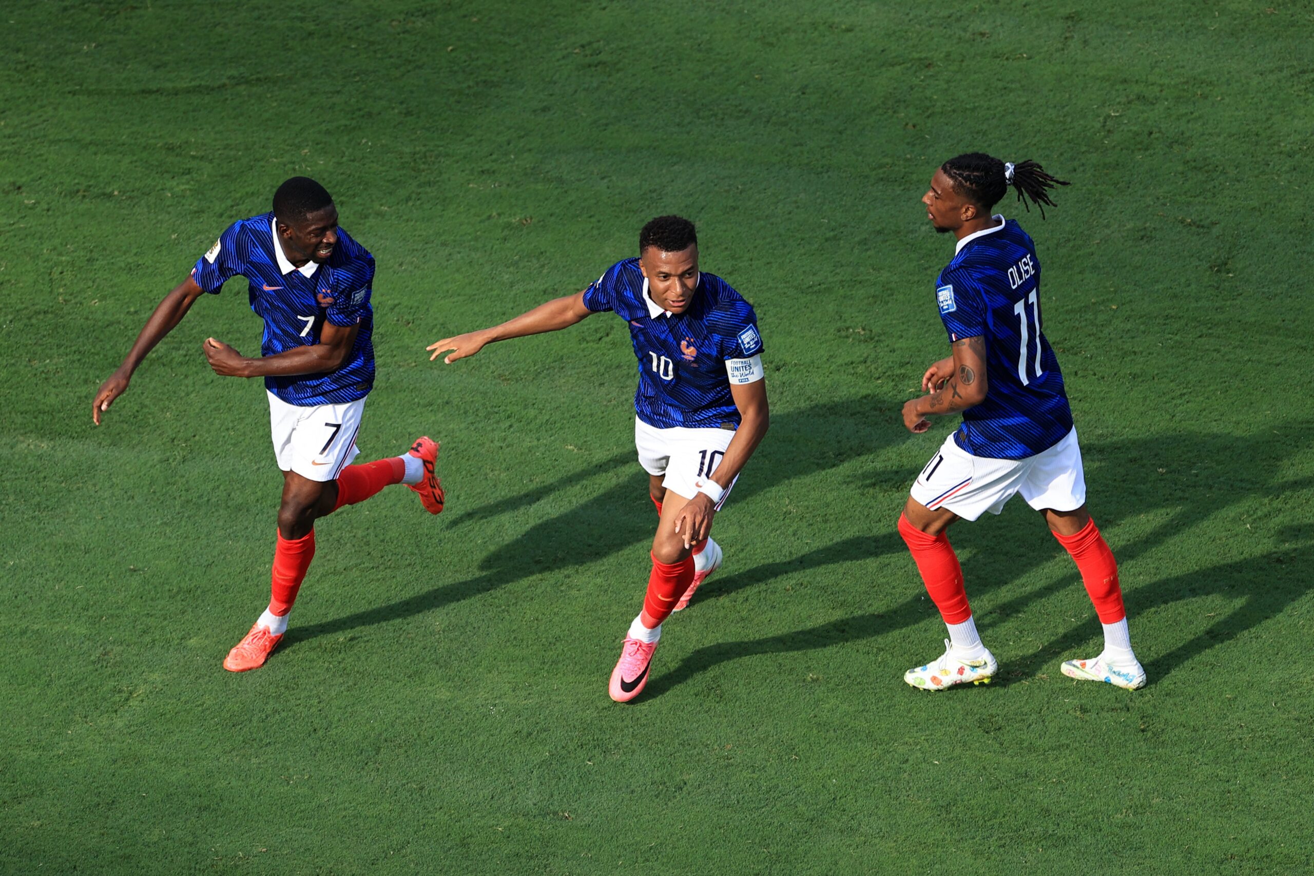 Trio de ataque da França iguala recorde de Ronaldo, Rivaldo e Ronaldinho no penta em 2002
