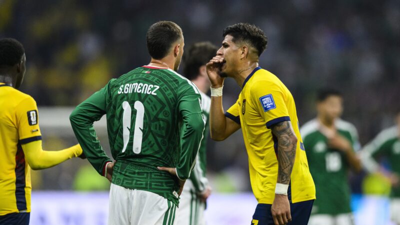 Lei Vini Jr.: Hincapié é expulso por cobrir a boca durante discussão com mexicano; veja vídeo