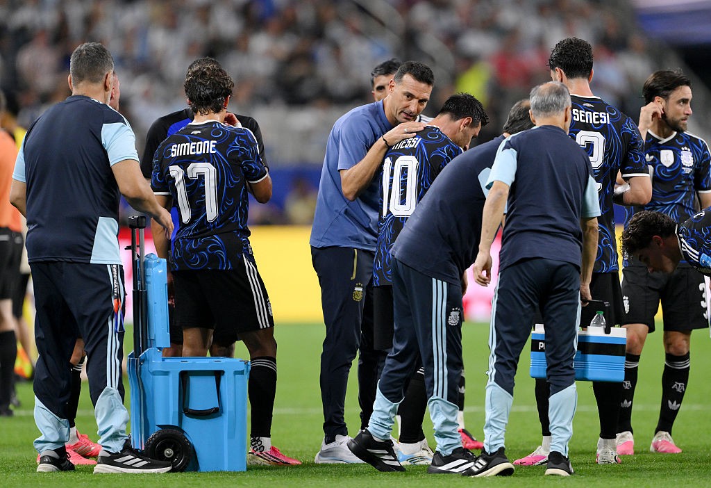 Com oitava maior média de idade na Copa, Argentina liga alerta com jogadores extenuados