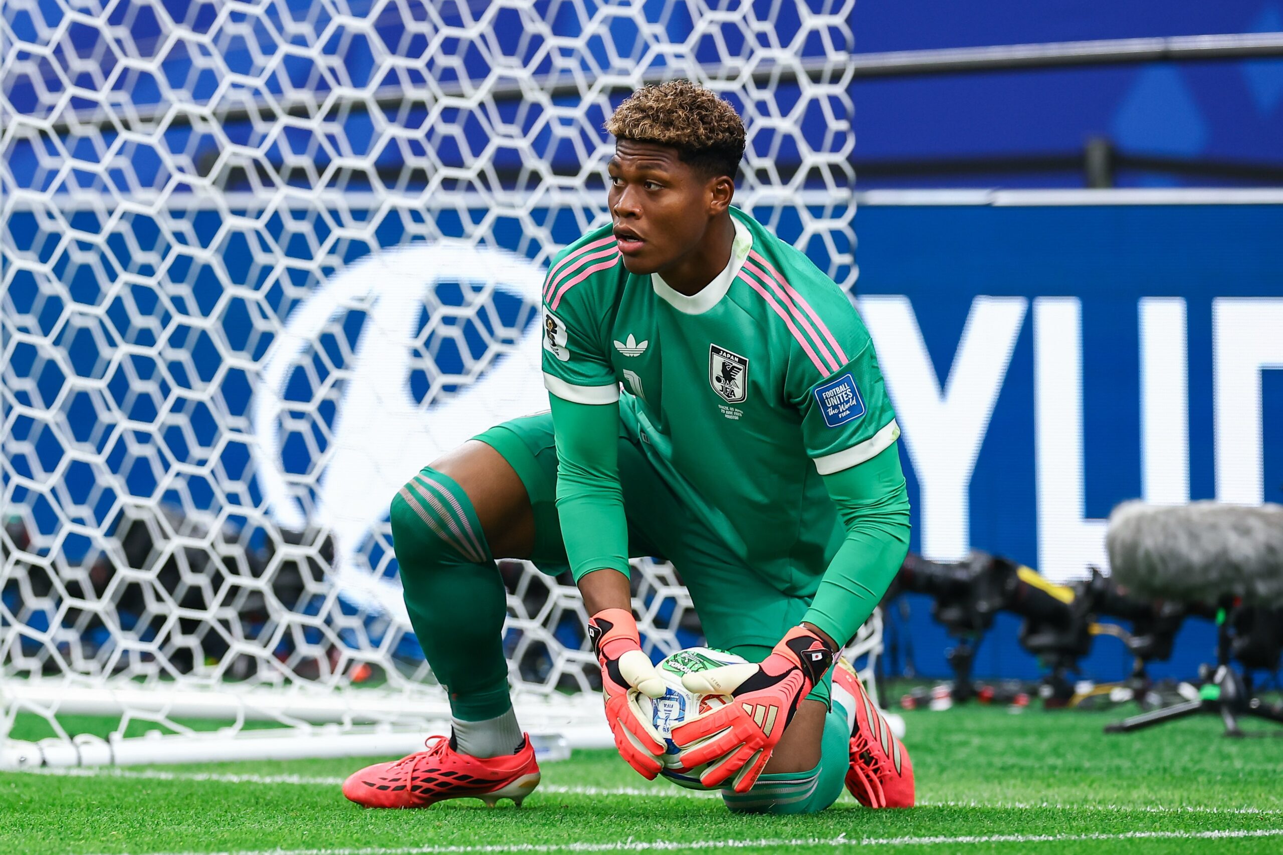 Juventus e PSG brigam pela contratação de goleiro do Japão na Copa do Mundo