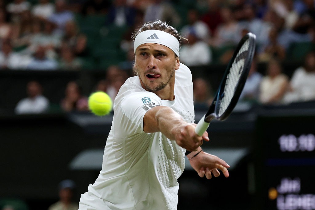 Wimbledon: Zverev abre 2 a 0 sobre Lehecka, mas jogo é suspenso por causa do horário