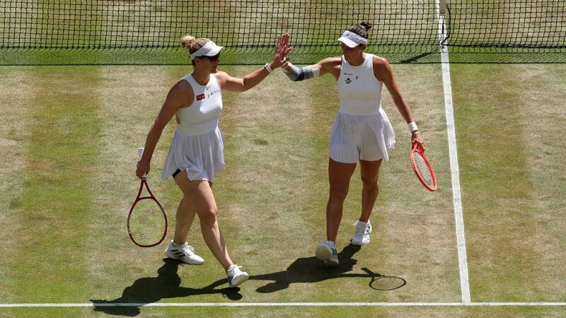 Luisa Stefani perde final de duplas e fica com o vice em Wimbledon