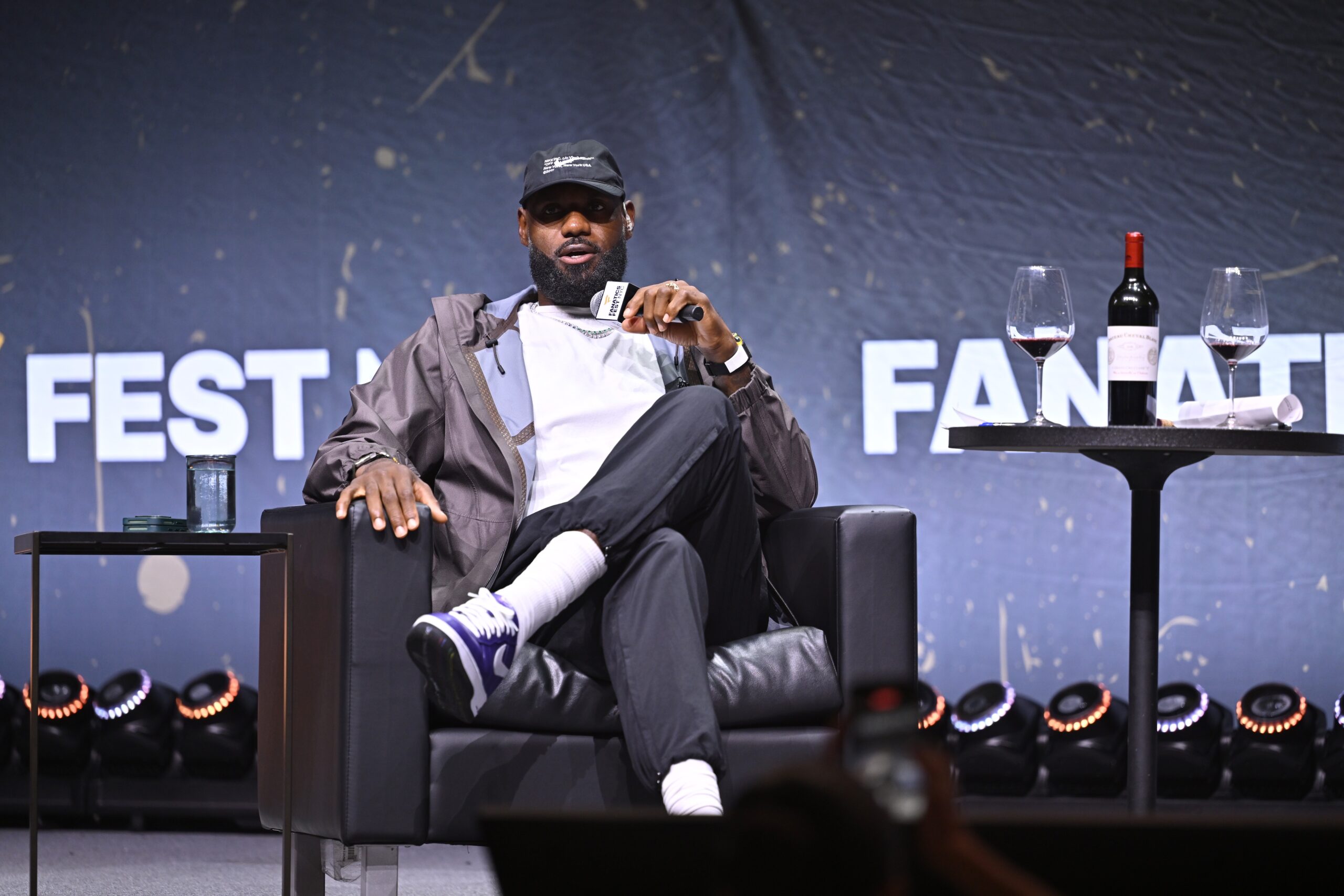 LeBron teria ficado irritado com pressão de comissário da NBA sobre anúncio do novo clube