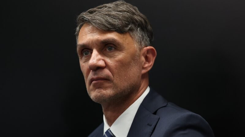 Maldini cogita pedir demissão se Pirlo não for contratado pela Itália, diz jornal