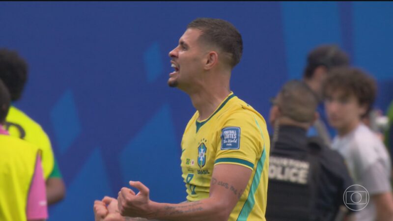 Arrogância do Brasil no futebol contrasta com imagem de país alegre, diz comentarista inglês