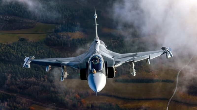 Embraer vai produzir mais 20 caças Gripen no interior de SP