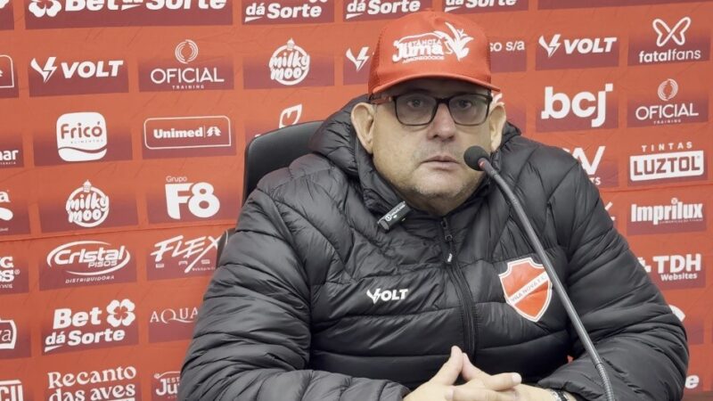 Guto Ferreira diz que Vila Nova não conseguiu sair da marcação do Juventude: “Muita dificuldade”