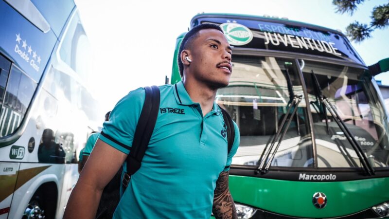 Mandaca se manifesta sobre pré-contrato com o Grêmio: “Não assinei nada no momento”