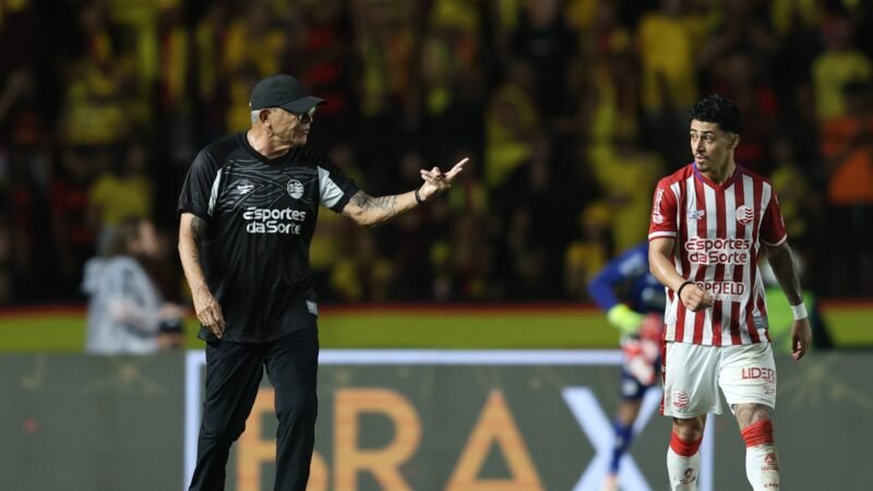 Hélio confirma volta de Dodô no Náutico e indica dupla com Jean Carlos: “Dá para jogar junto”
