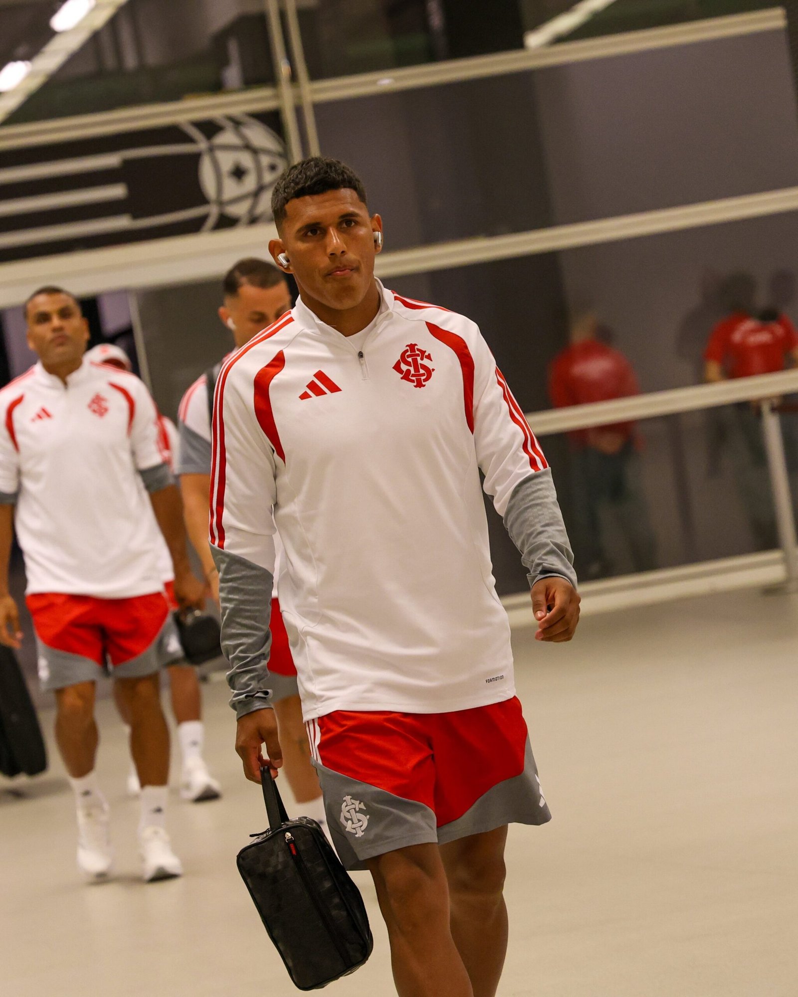 Negociação com clube da Argentina faz Inter liberar Aguirre de jogo contra o Flamengo