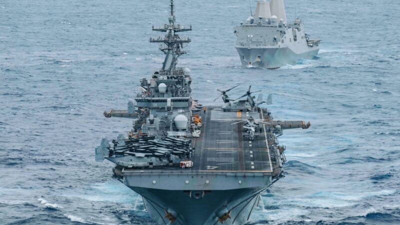 EUA bombardeiam alvos no Irã após navios serem atacados no Estreito de Ormuz