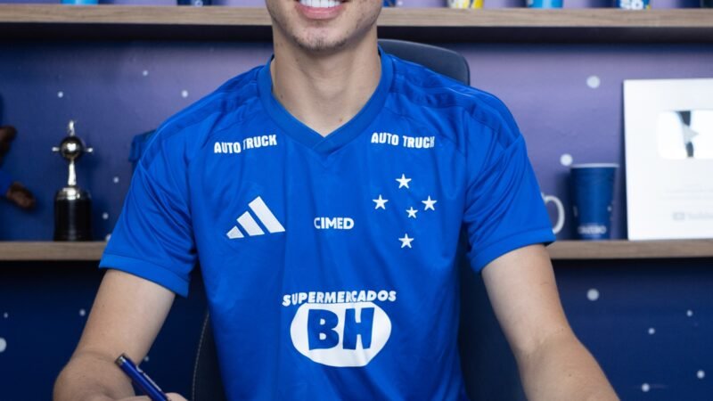 Cruzeiro anuncia contratação de zagueiro do Al Ahli para reforçar a base