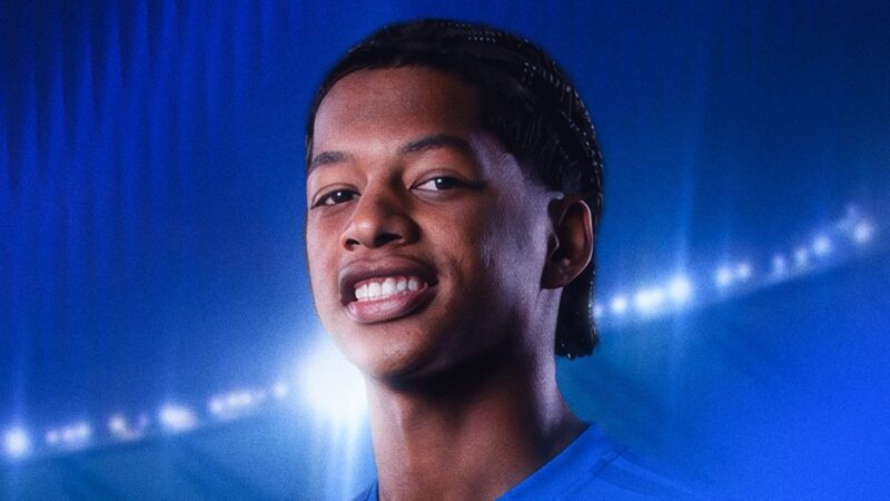 Cruzeiro oficializa contratação de Zé Lucas