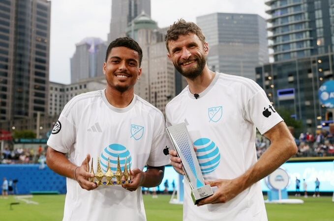 Evander, ex-Vasco, empata com Thomas Müller em desafio de pontaria no Jogo das Estrelas da MLS
