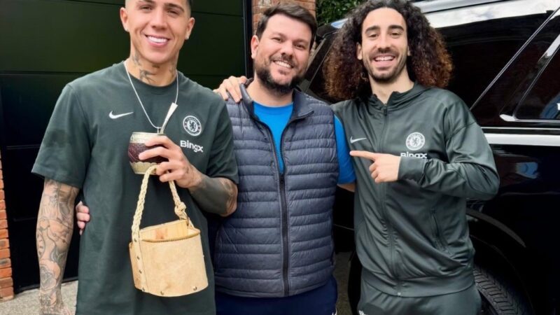 Lateral espanhol e meia argentino buscam segundo título de Copa do Mundo em um ano; entenda