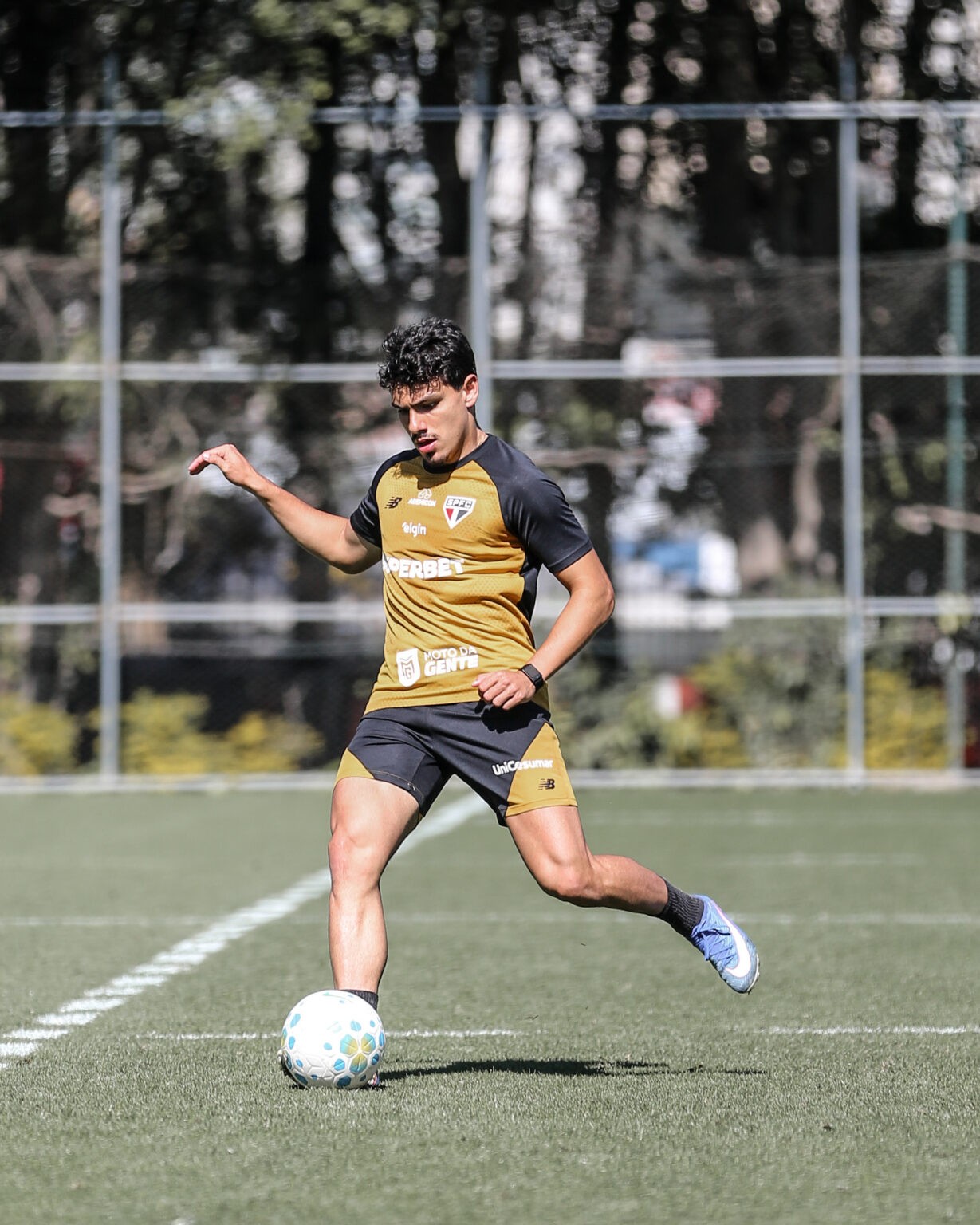 São Paulo libera Moreira para clube dos Emirados Árabes