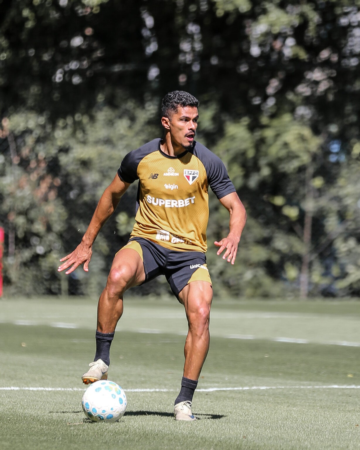 São Paulo abre semana do retorno ao Brasileirão com treino tático