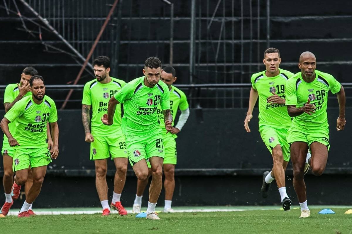 Santa Cruz paga parte dos salários atrasados antes de jogo contra o Figueirense
