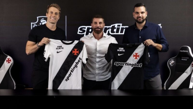Shaquille O’Neal estrela ação de novo patrocinador do Vasco e canta “casaca”