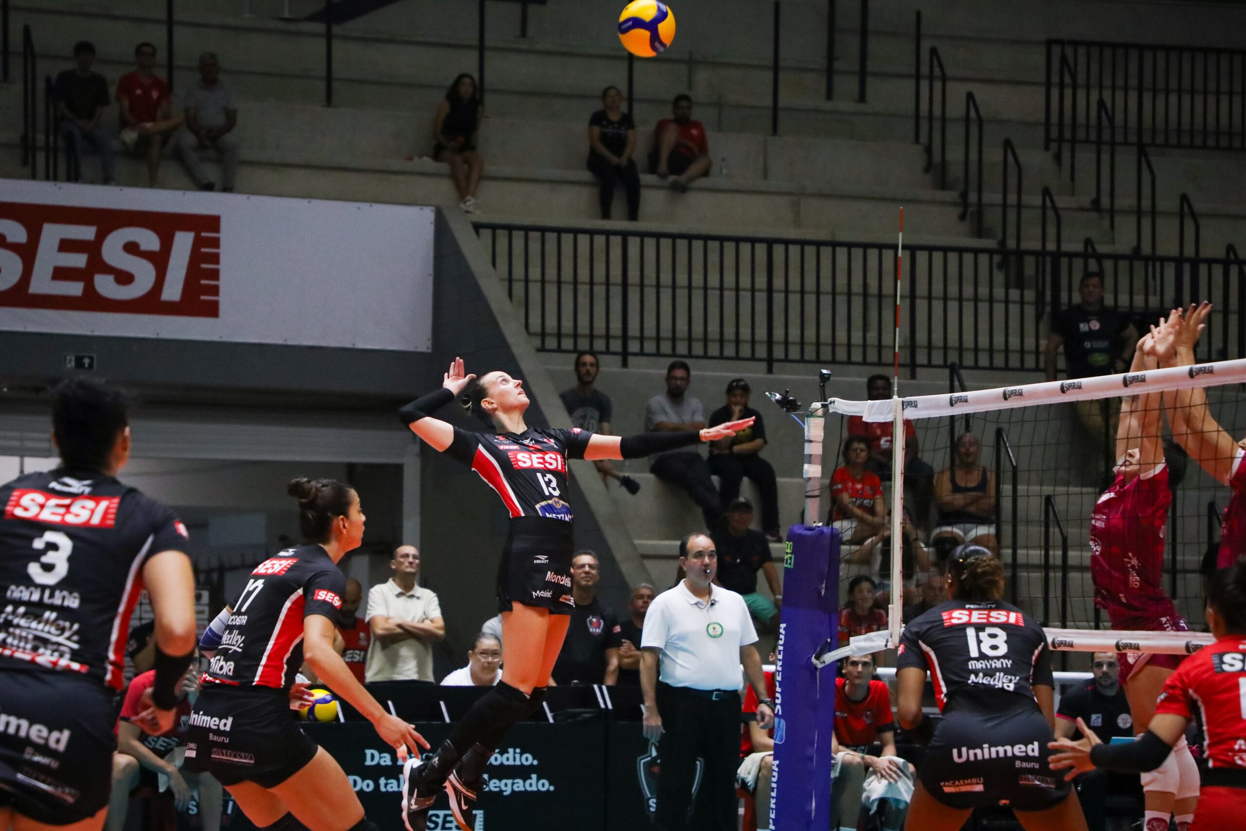 Bruninha comemora título com o Brasil e segue na Seleção de vôlei de antes de voltar ao Londrina