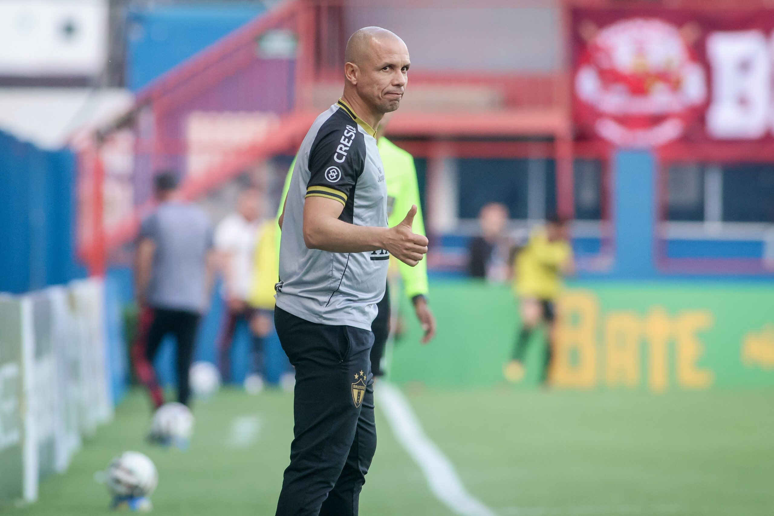 Técnico elogia primeira titularidade de Marlyson no Brusque: “Ele incomoda a defesa”