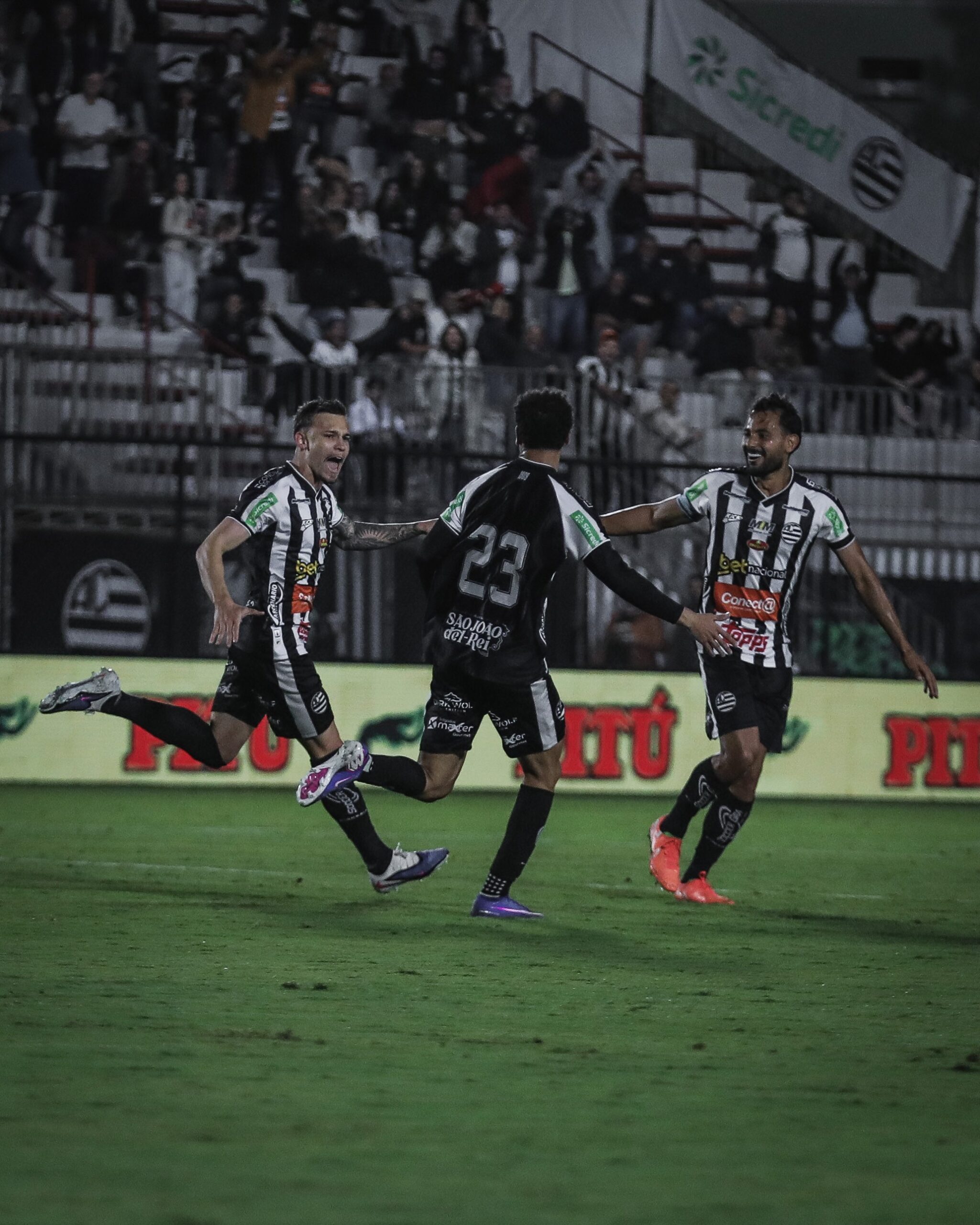 Alex reencontra Negrucci no Athletic e rasga elogios a cria do São Paulo: “Muito bem formado”