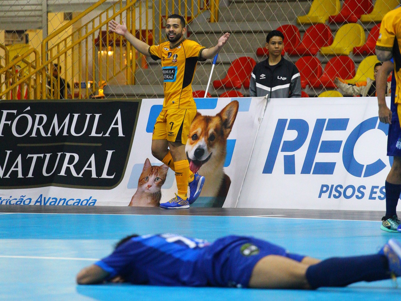 Sorocaba fica atrás duas vezes, mas vence o Santo André de virada na Liga Futsal