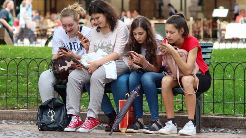 Morar sozinho pesa no bolso: 6 em cada 10 jovens da geração Z ainda vivem de aluguel