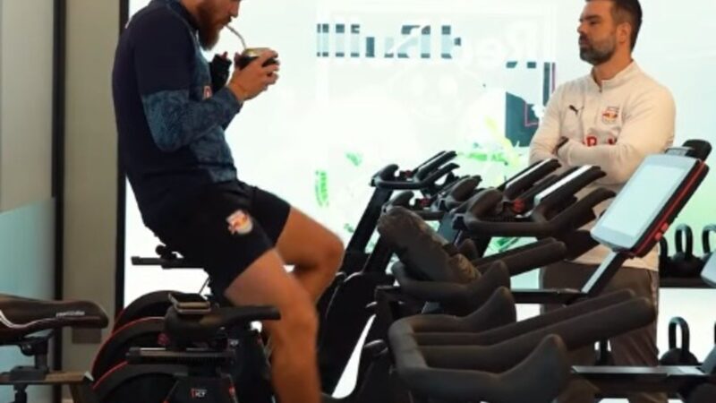 Isidro Pitta se reapresenta ao Bragantino e realiza treino físico
