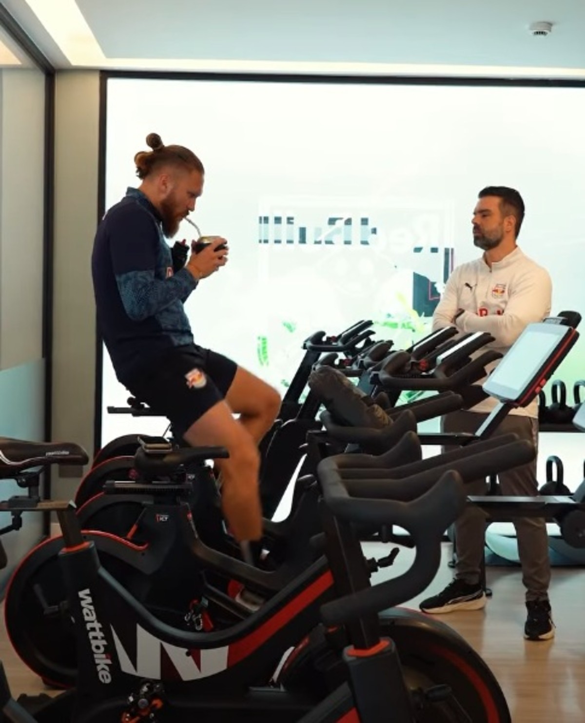 Isidro Pitta se reapresenta ao Bragantino e realiza treino físico