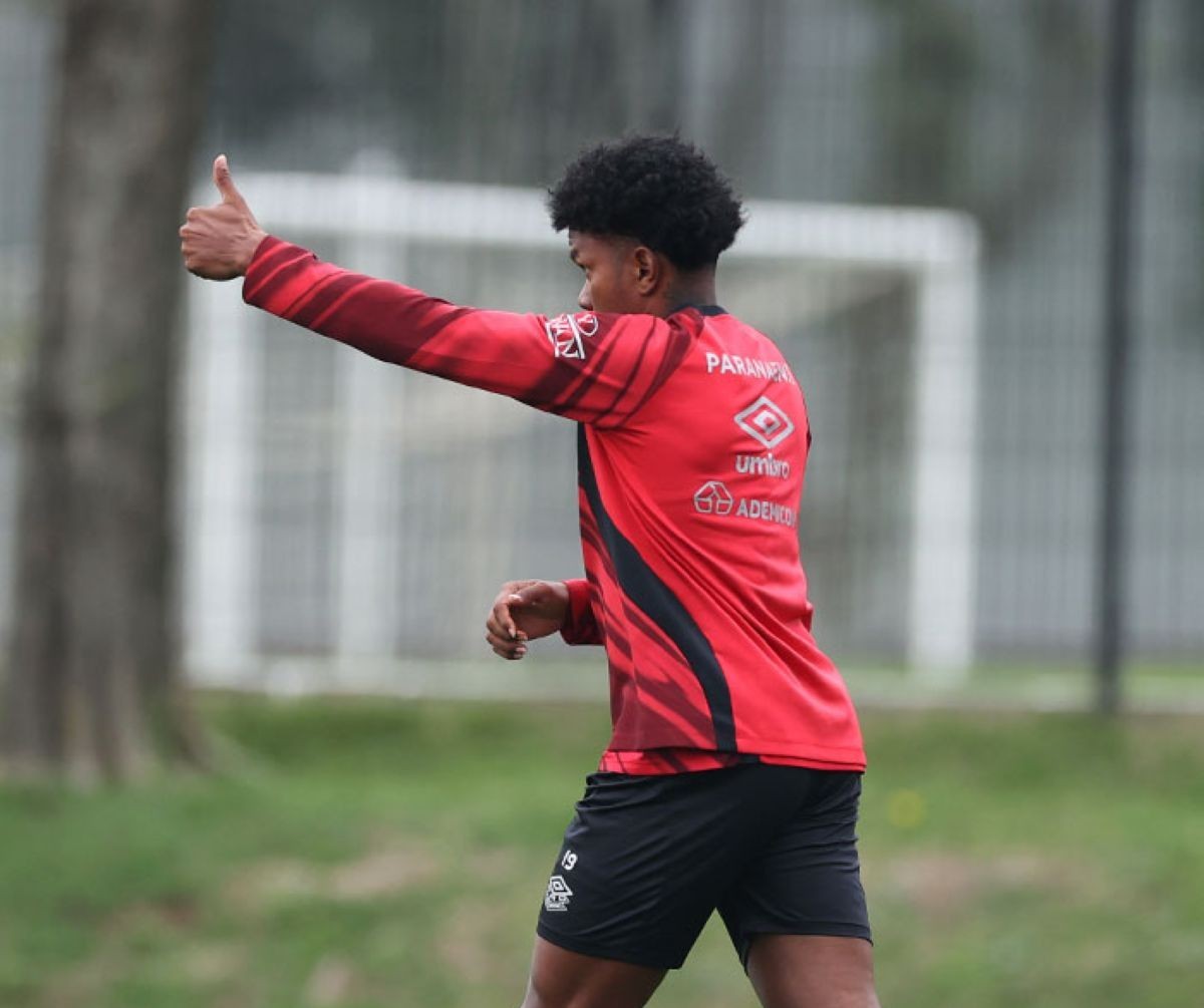 Reforços do Athletico dão primeiras impressões e Odair avalia adaptação ao elenco
