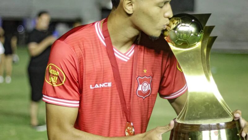 Auto Esporte-PB anuncia retorno do lateral Jon para a disputa da 2ª divisão do Paraibano