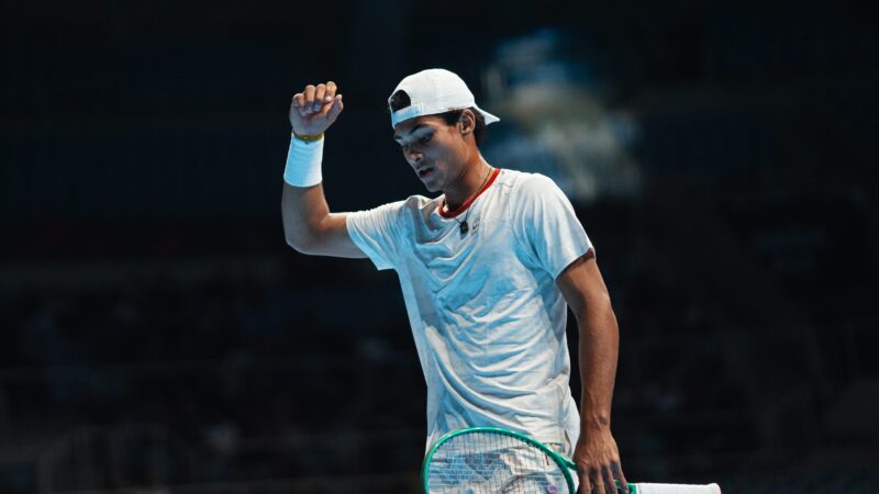 Guto Miguel segue invicto e avança à semifinal do UTS Rio; Fonseca é eliminado