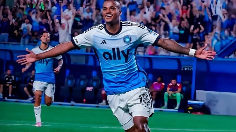 Com acordo por Kerwin Vargas, entenda o que falta para o Athletico oficializar atacante